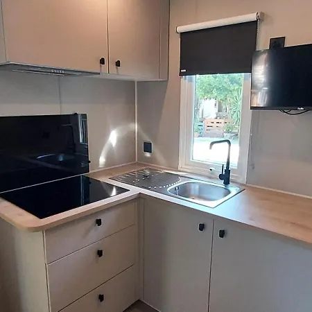 Sarzana- Mobilhome 5 Persone Pool And Garden אתר קמפינג סרזאנה
