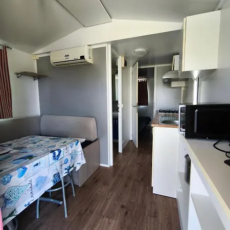 Sarzana- Mobilhome Pool & Garden Kamp alanı Sarzana