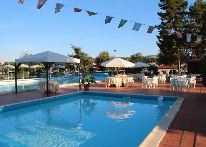Kemping Sarzana- Mobilhome 5 Persone Pool And Garden